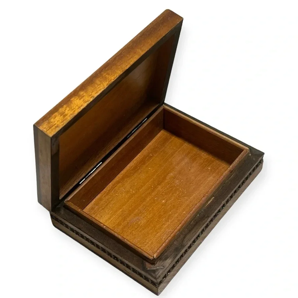 Mid Century Modern Polish Folk Art trinket box with brass inlay bird carvings - Picture 5 of 11